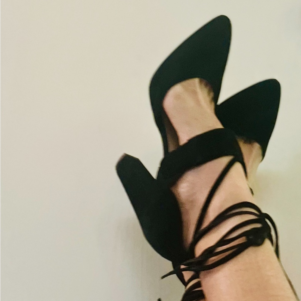 BCBG Black Leather Suede Ankle Date Night Sultry Tie Sexy Pointed Toe Heel 8.5